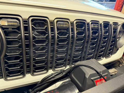 Oświetlenie Białe Grilla model 2024 Jeep Wrangler JL Oświetlenie Białe Grilla model 2024 Jeep Wrangler JL