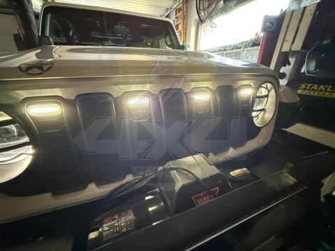 Oświetlenie Białe Grilla model 2024 Jeep Wrangler JL Oświetlenie Białe Grilla model 2024 Jeep Wrangler JL