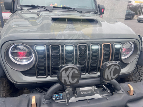 Oświetlenie Białe Grilla model 2024 Jeep Wrangler JL Oświetlenie Białe Grilla model 2024 Jeep Wrangler JL