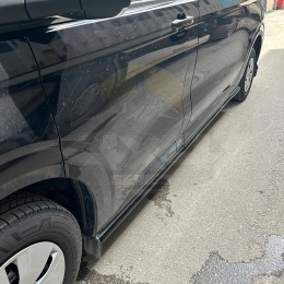 Listwy progowe VW VOLKSWAGEN Transporter T7 (SWB)