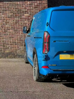 Ford Transit Custom 2022+ listwy błotników