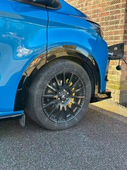 Ford Transit Custom 2022+ listwy błotników