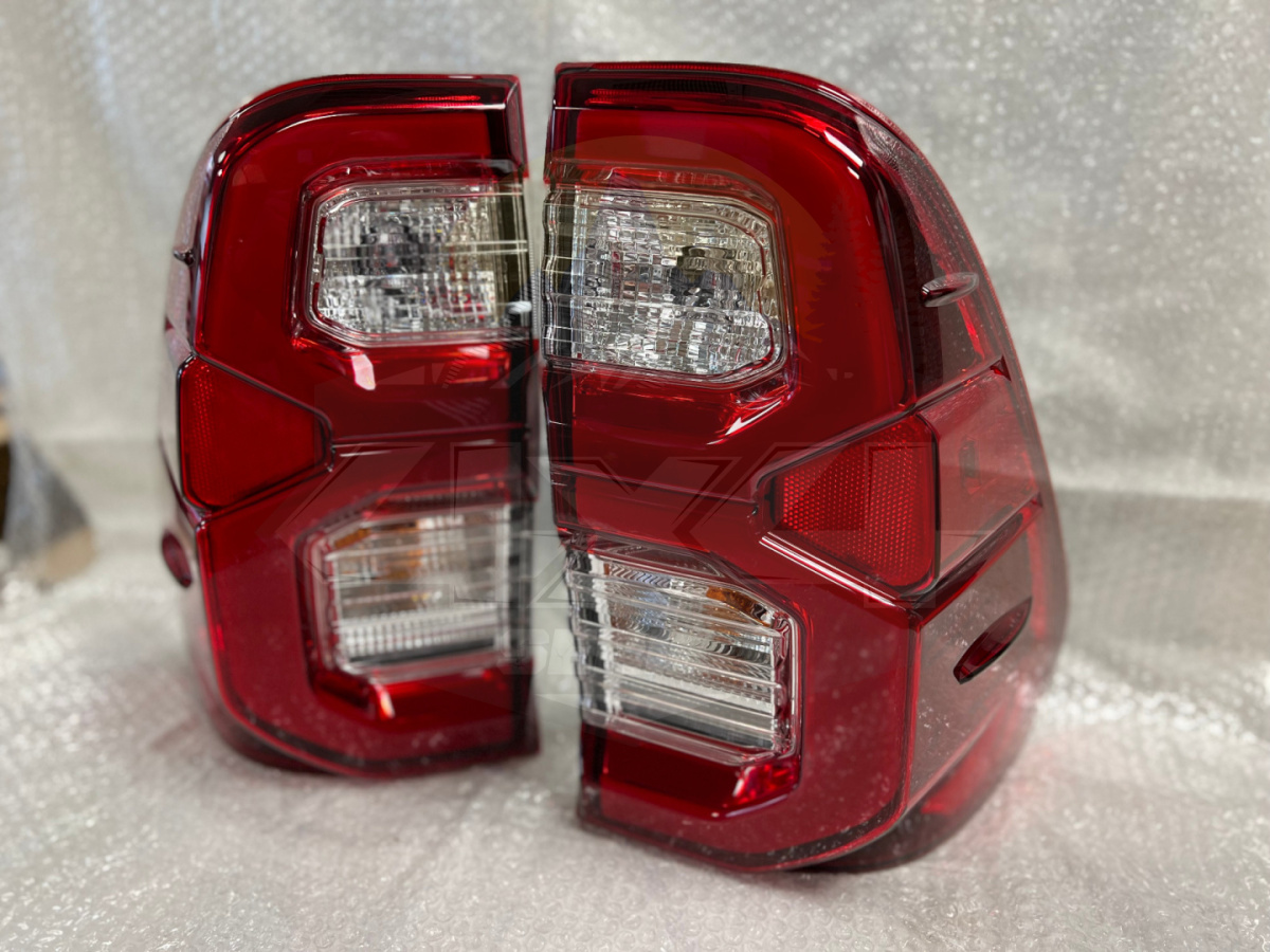 Lampy tylne Toyota Hilux 2016-2021 OE