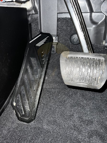 Podnóżek lewy Jeep Wrangler JL/JT Podnóżek lewy Jeep Wrangler JL/JT